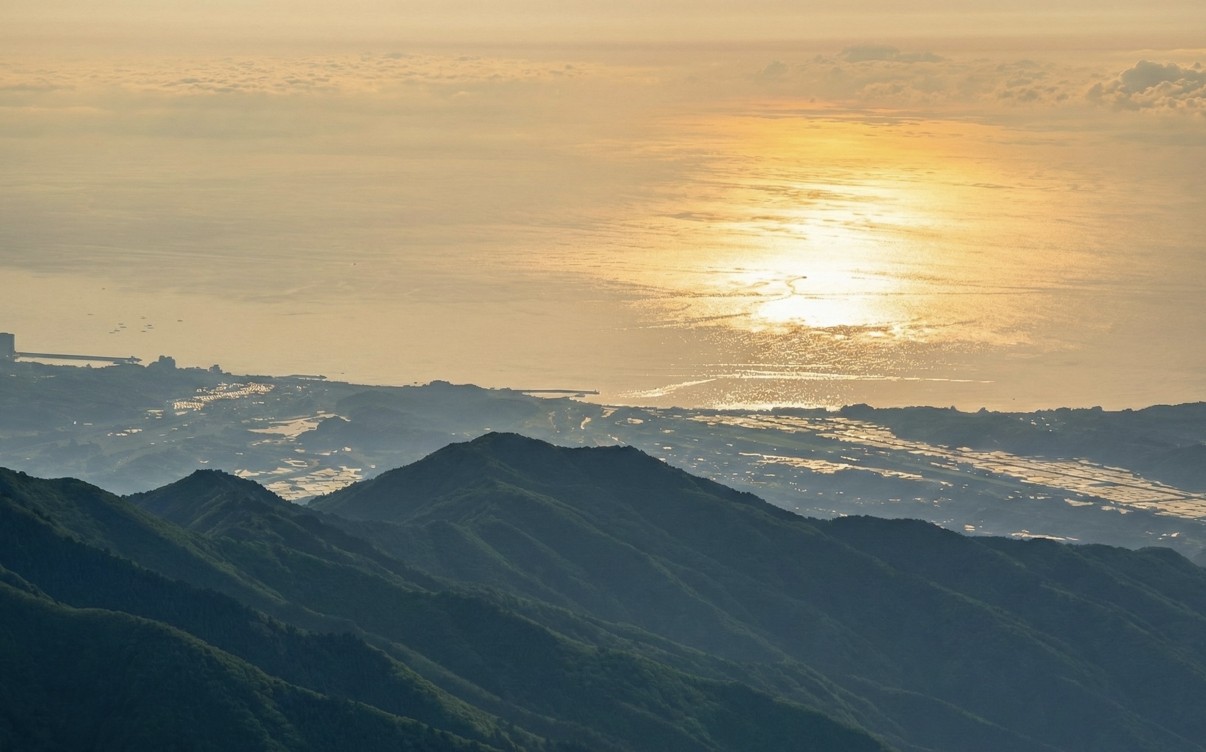 Sunrise over the East Sea from Daecheongbong Peak in Seoraksan National Park, South Korea