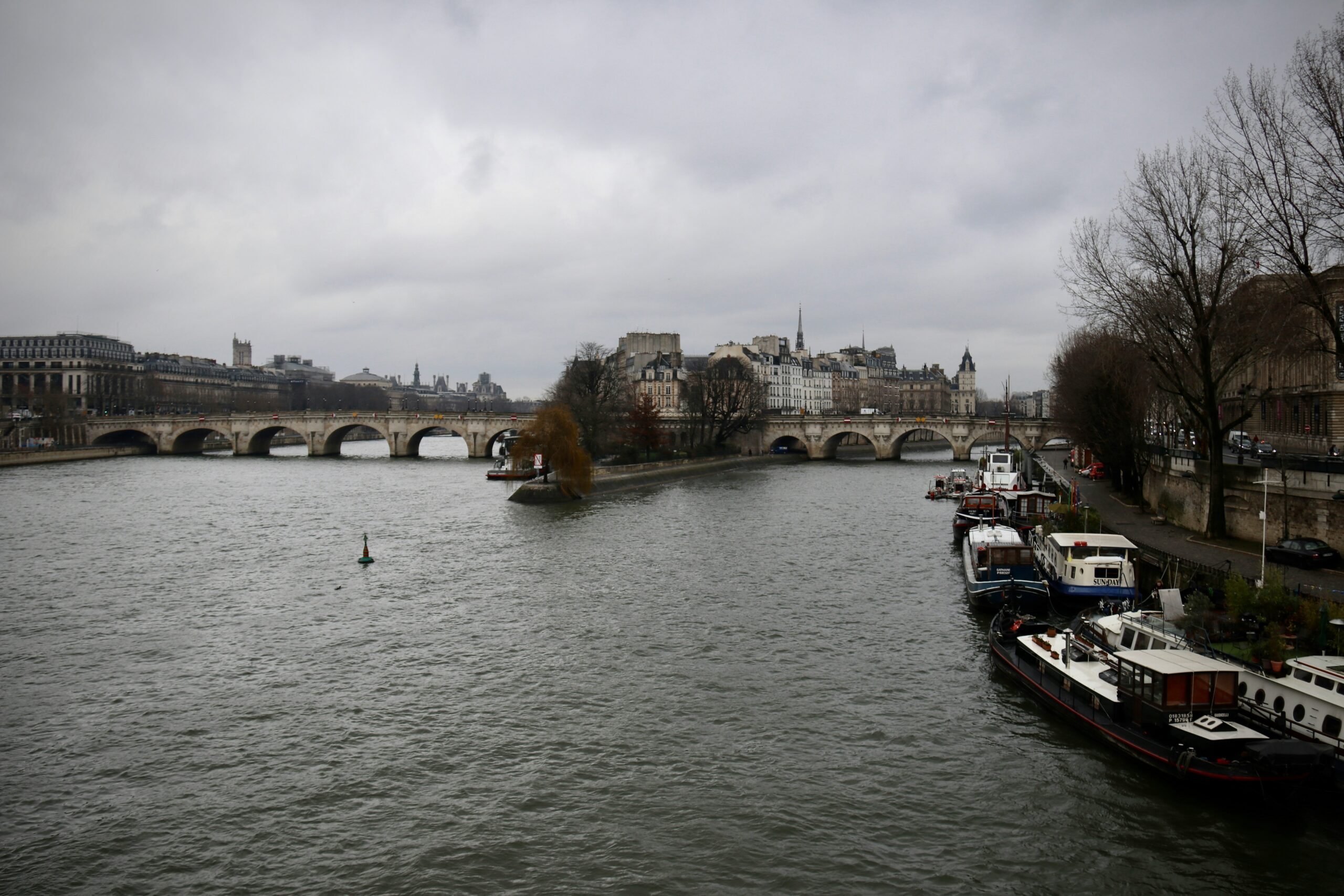 Île de la Cité Paris Seine river view with historic bridges and boats