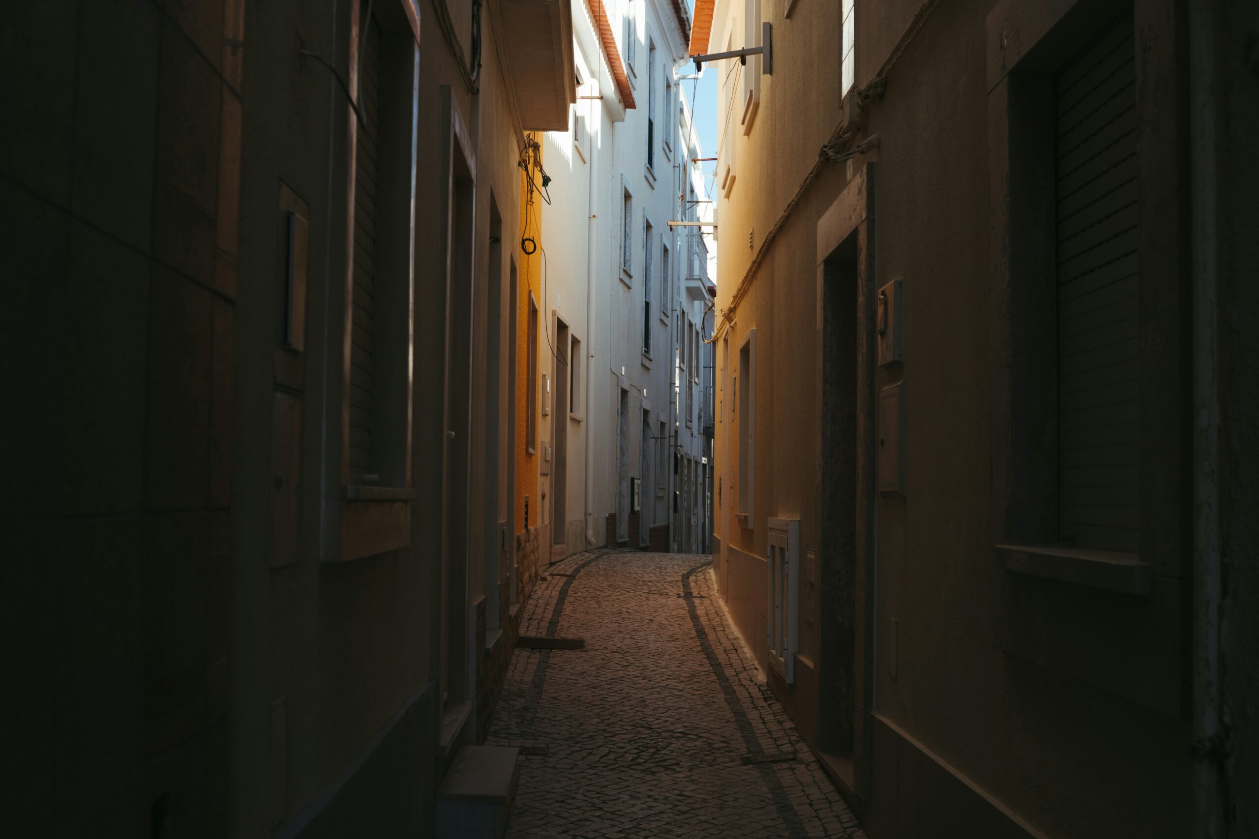 Narrow cobblestone street in a quiet European alley near Rue de Rivoli in Paris