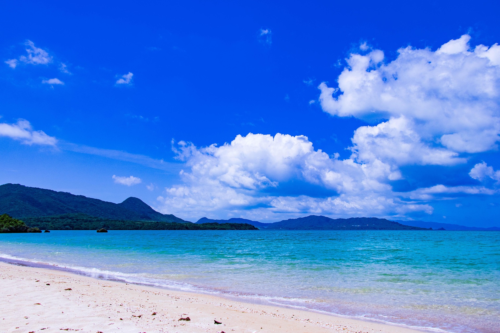 Cape Manzamo Okinawa turquoise beach and clear ocean coastline under blue sky