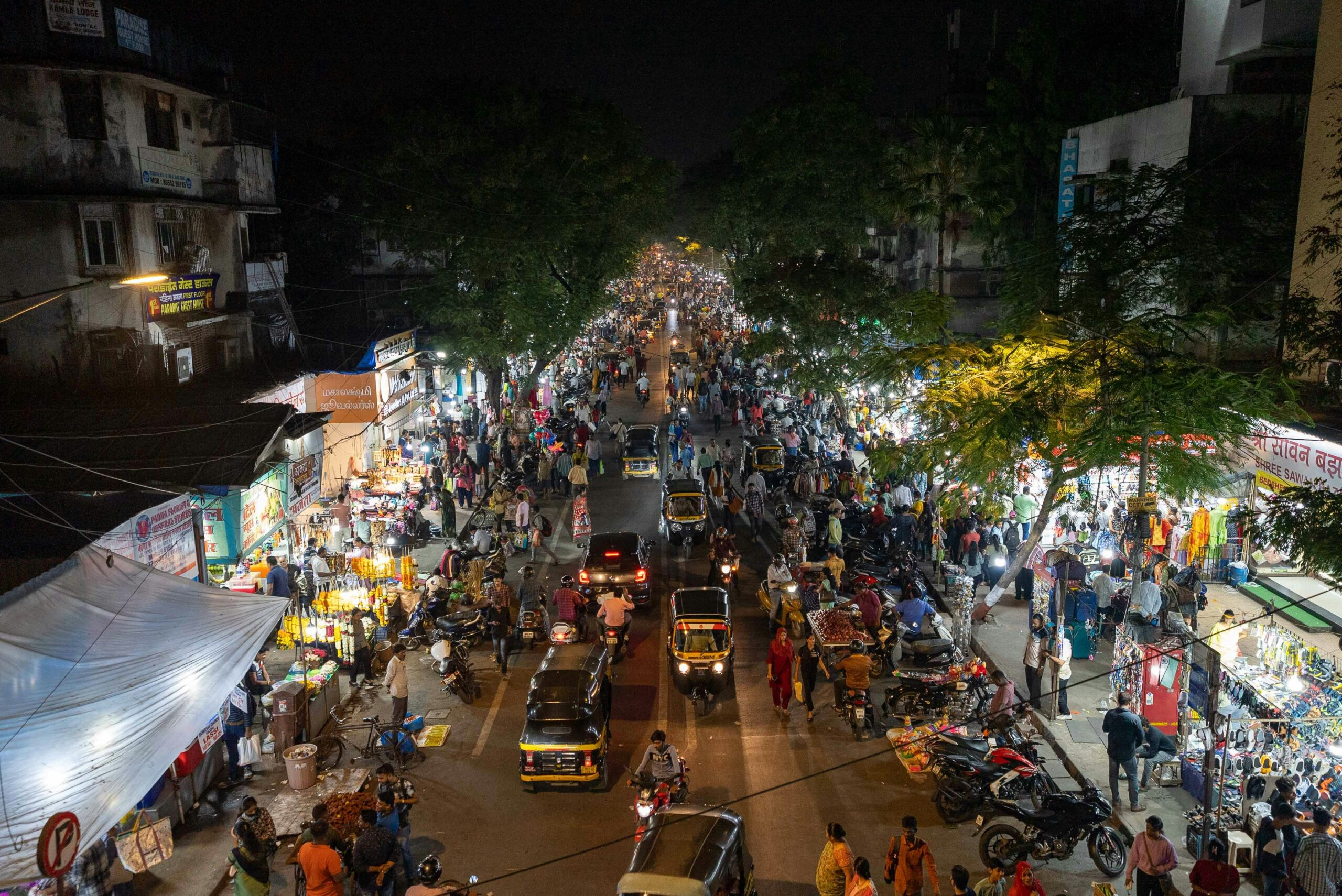 Khao San Road Bangkok night crowd street scene backpacker nightlife Thailand