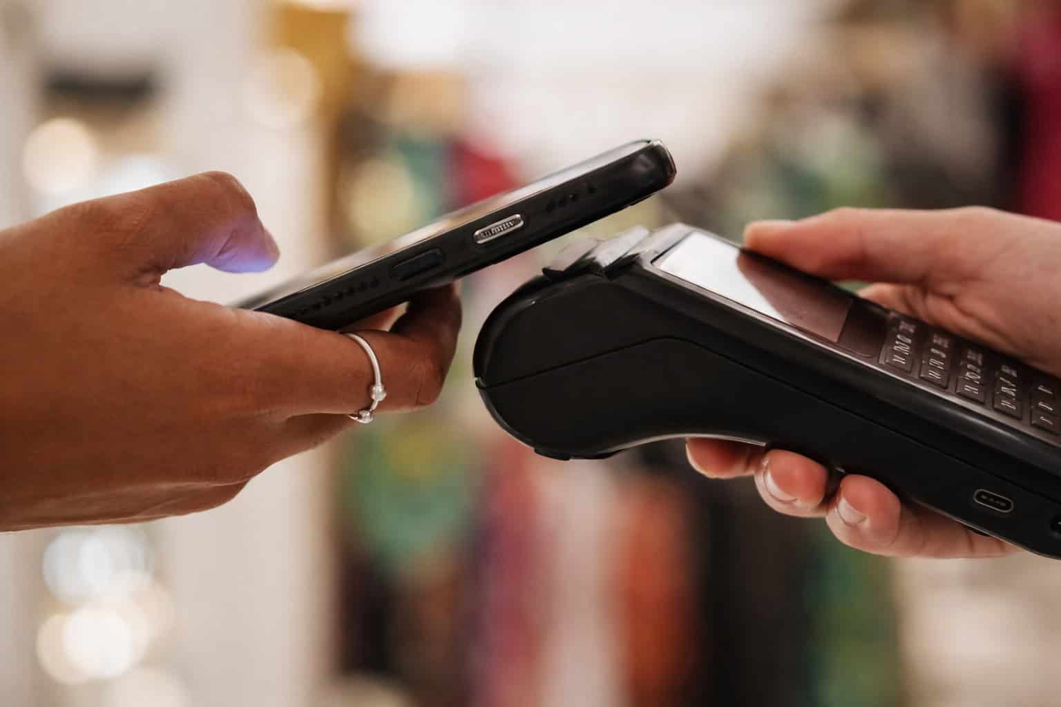 Samsung Pay contactless payment internationally using smartphone at card terminal